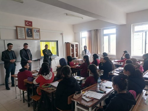 Kaymakamımız Sayın Orhan AYAZ, Bektaşlı Şehit Osman Gül Ortaokulunu ziyaret etti.